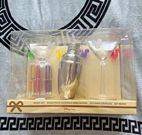 Disney store mickey theme 7pc - store,